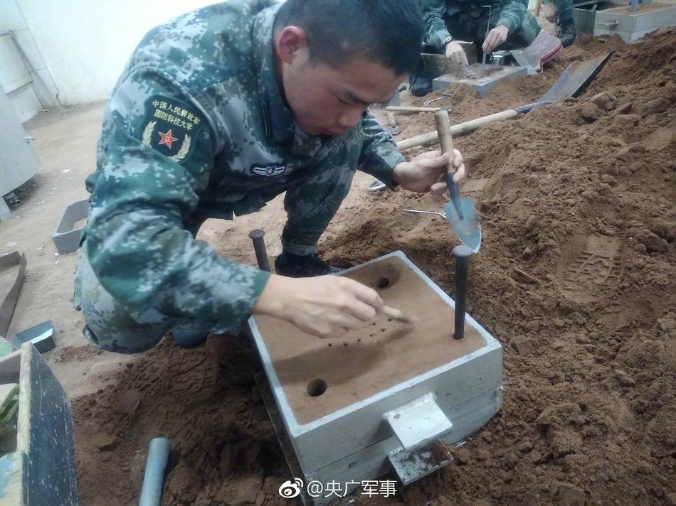 班花趴下让我 了一节课