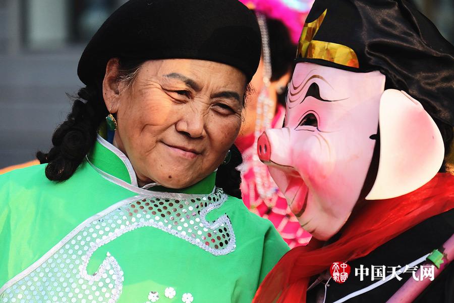 被女同学摁住玩弄小ji ji