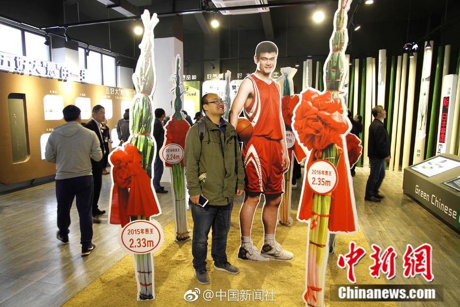 美女让男人捅