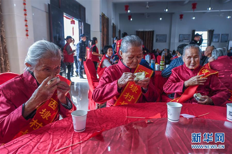 女主被扒开腿狂 视频桃子
