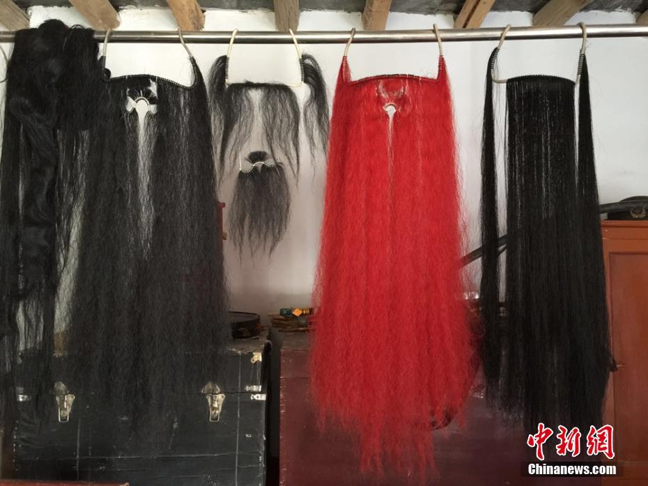 变成隐身人在学校做像素游戏
