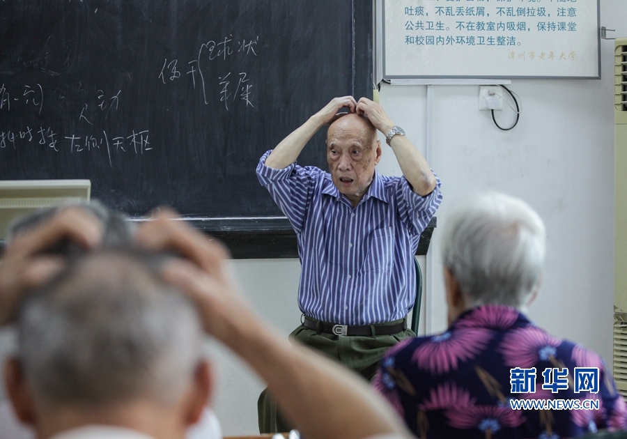 免费播放中国老年人一级操逼大片