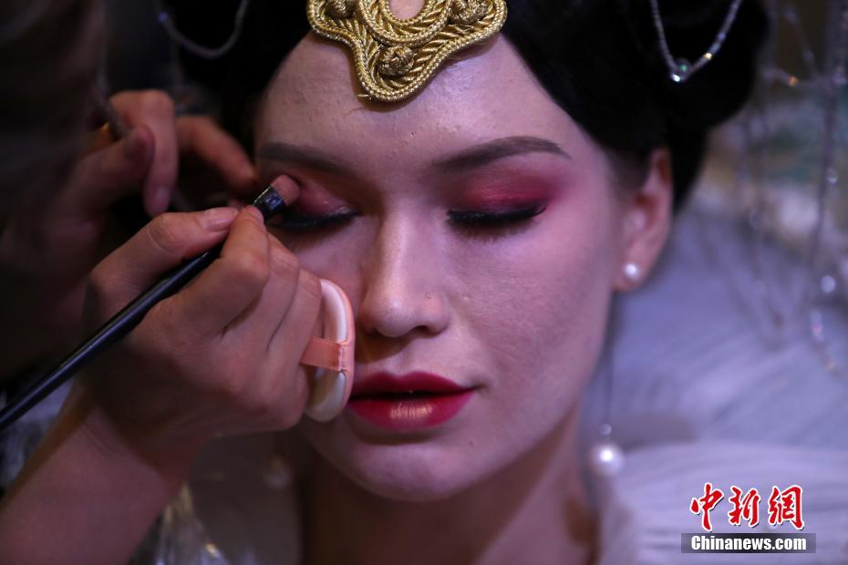 任凭玩弄的中老年妇女