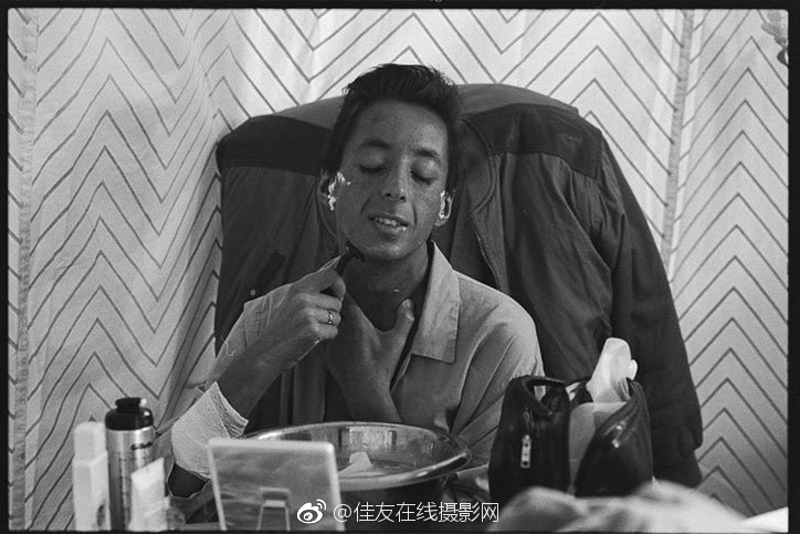 眼鏡斯文女白領