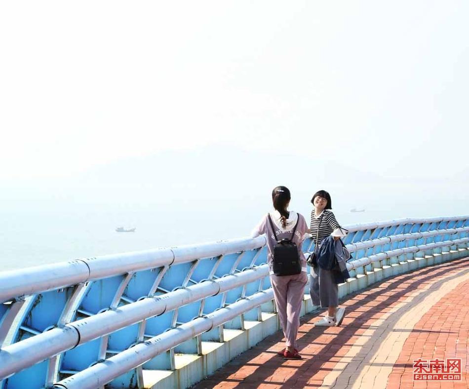 痴汉电车不反抗熟妇