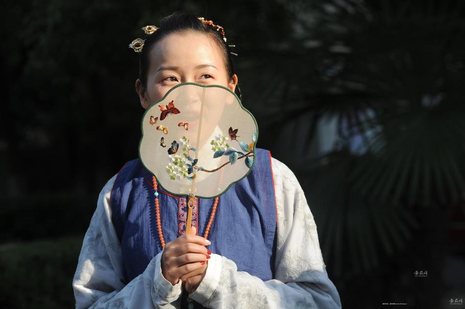 扒开美女 狂揉下部 动漫