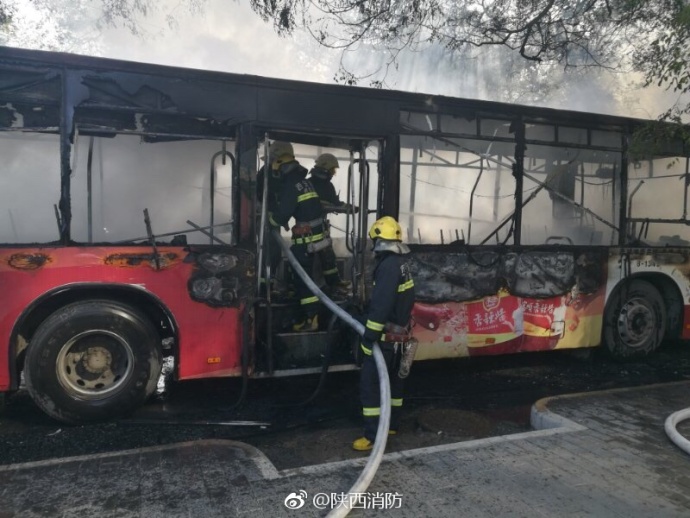 白丝jK美女尿道口视频无遮挡