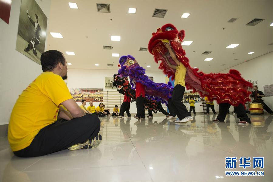 成年人免费黄色视频网战