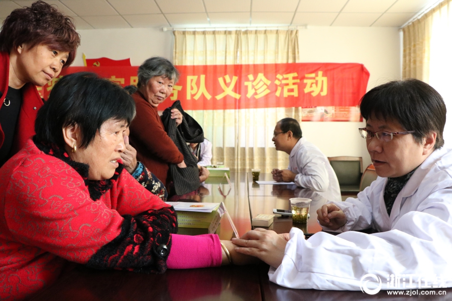 操老熟女逼小说