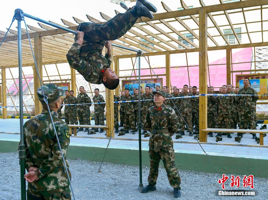 小受夹震蛋上课被c出白色液体
