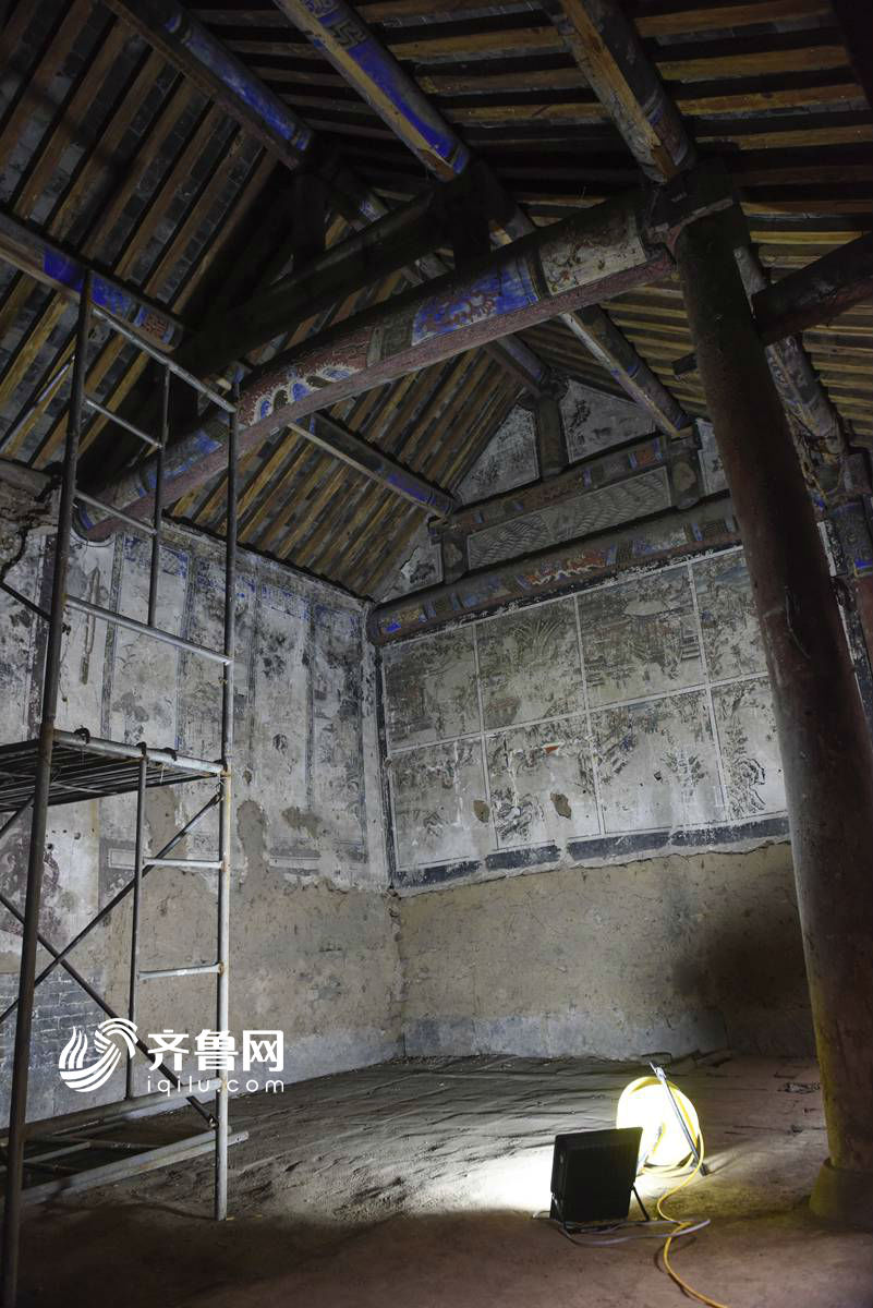 粗大的内捧猛烈进出小雪视频