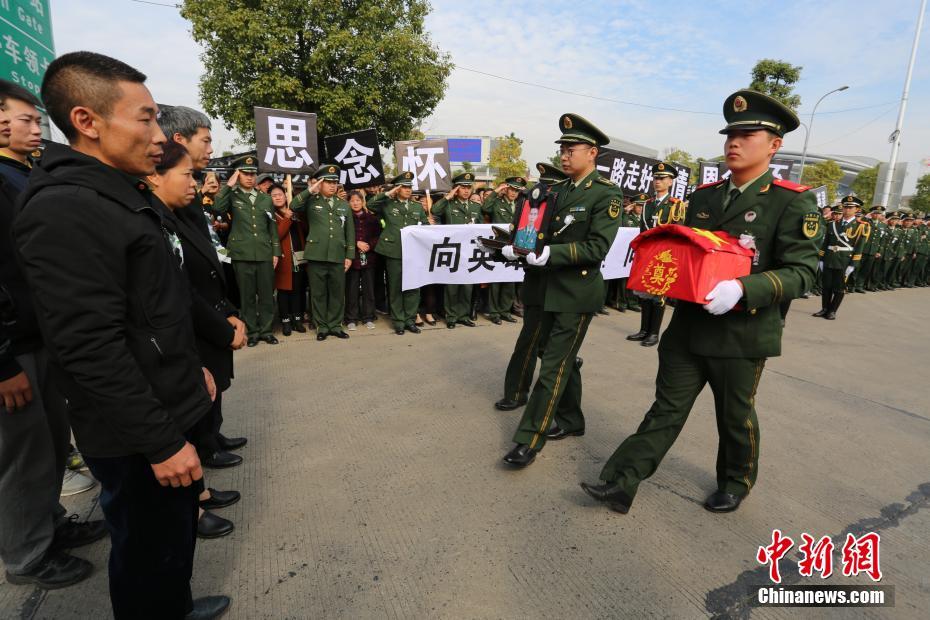 白丝校 扒开美腿甜美视频软件