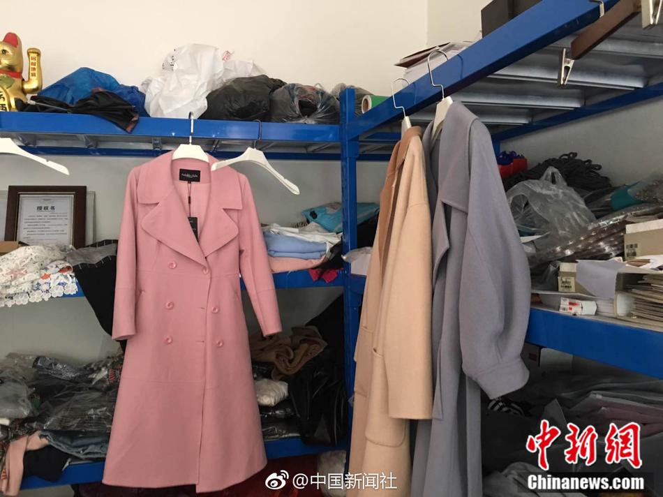 办公室奶边摸边做爰