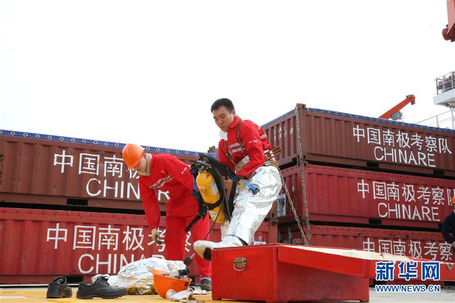 别揉我胸 啊 嗯～果冻传媒