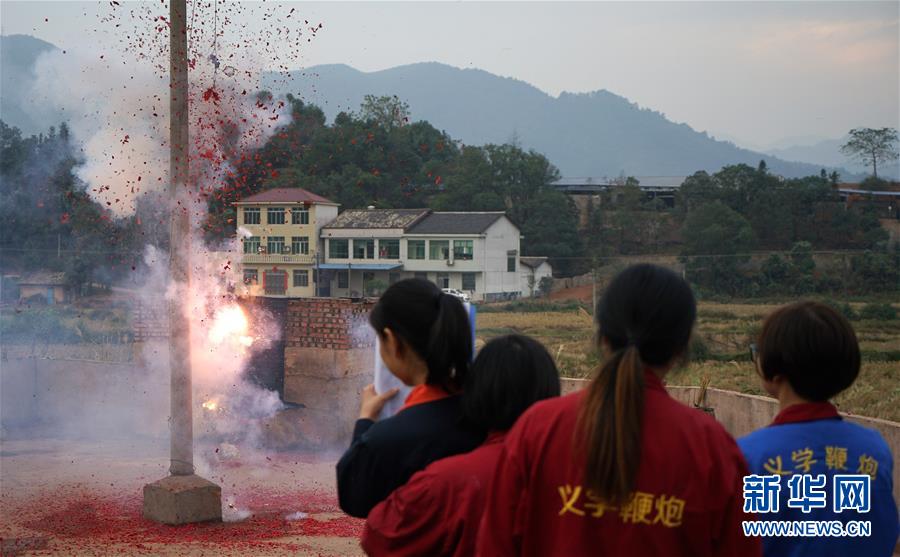 火舞的裸体