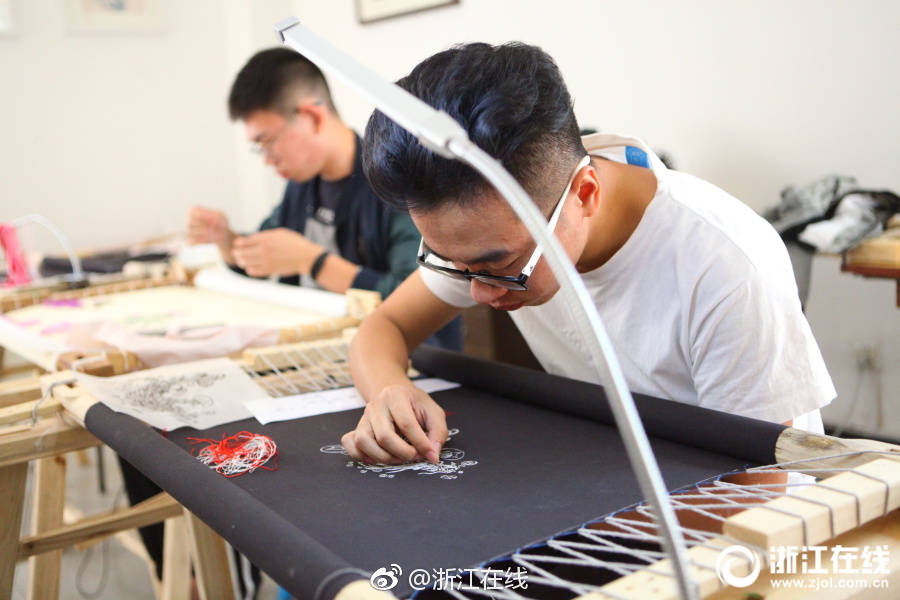 免费 嗨 片 直播 网