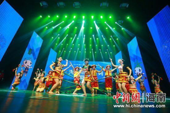 男女性爱吮乳视频