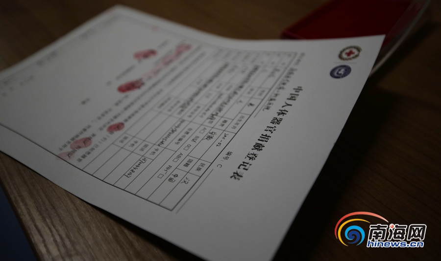 在车里被撞了八次高潮