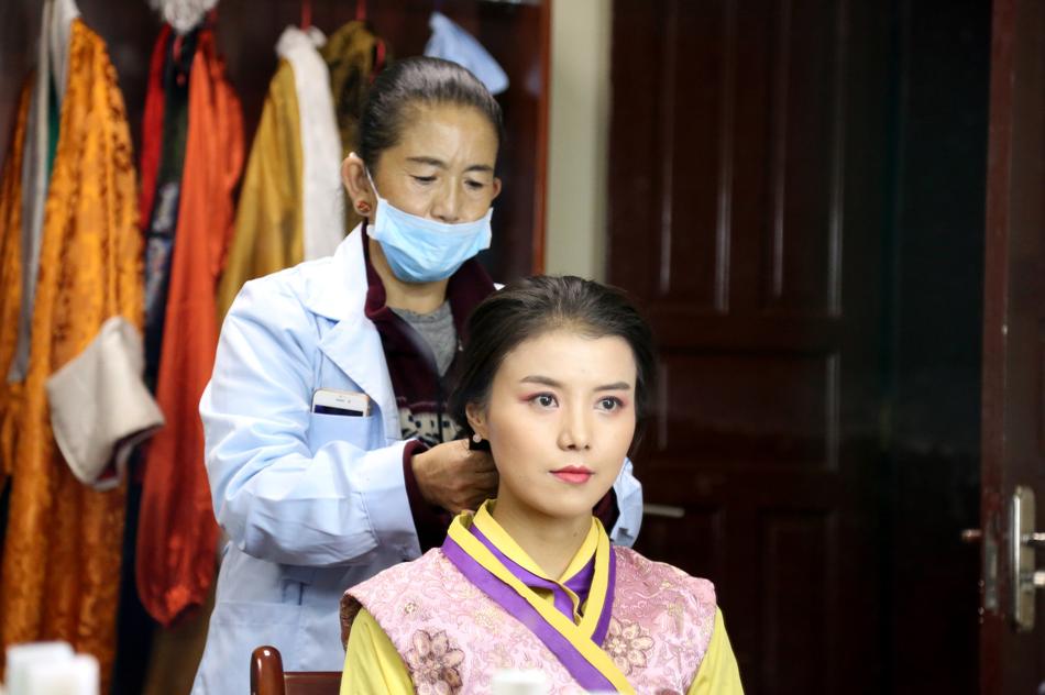 成人 色情美女电车侵犯
