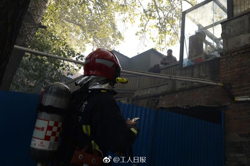 男女吃奶揉捏胸激烈无遮挡A片