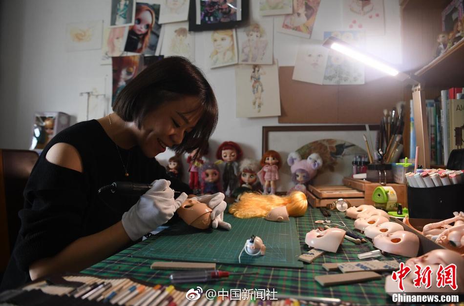 女生把腿张开让男生桶