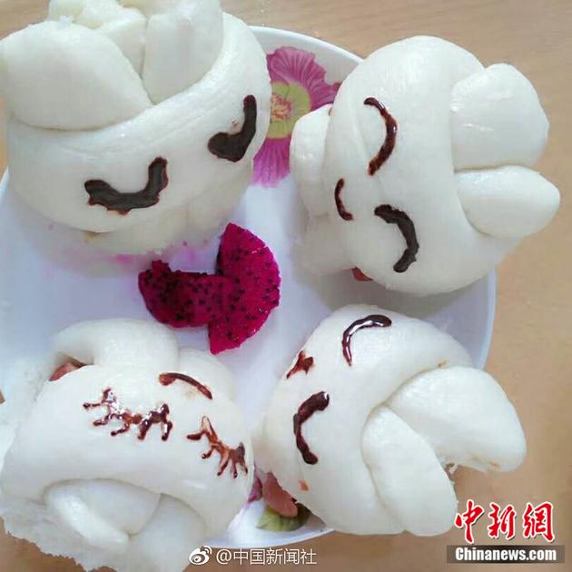厨房脱岳裙子在后面挺进剧情介绍
