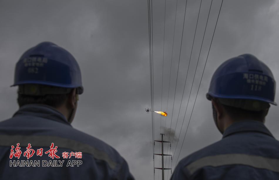 办公室奶边摸边做爰