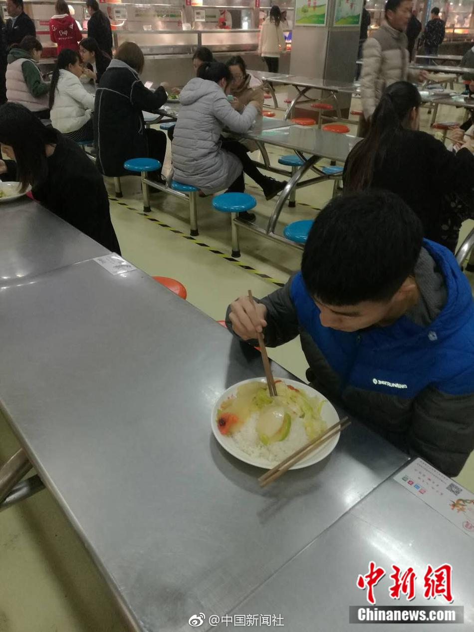 操逼摸奶子