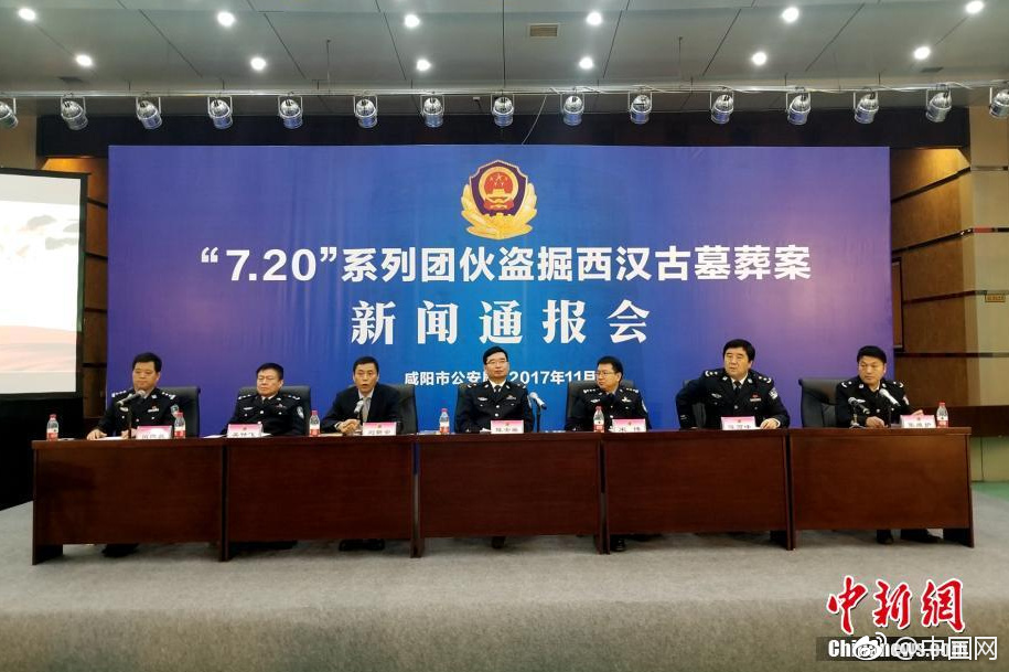 班长露出 强行被男生揉动漫