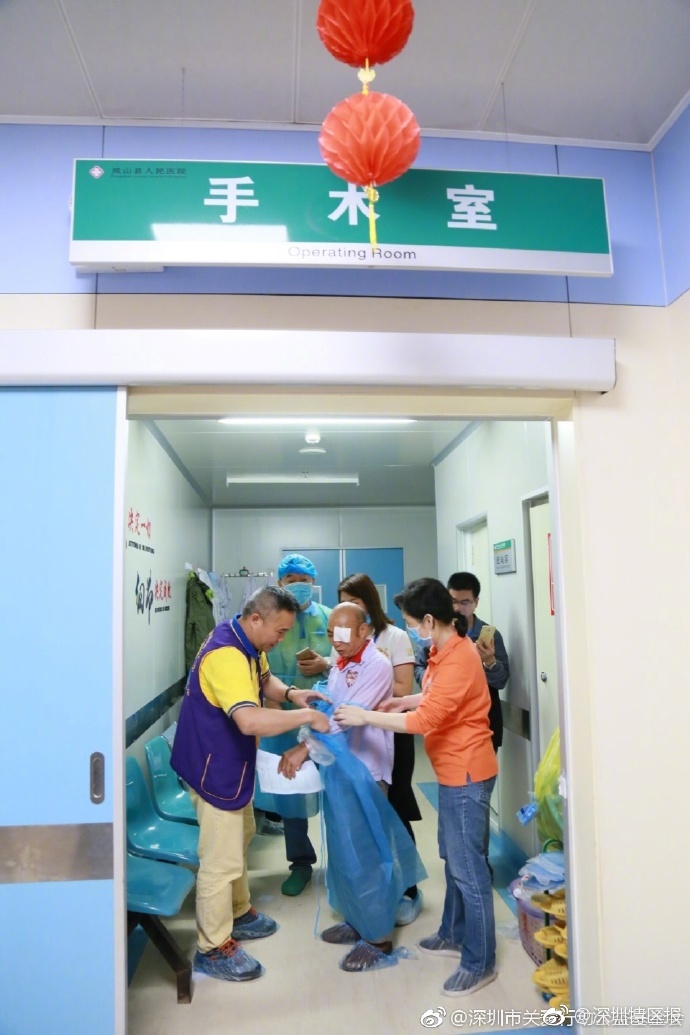 火舞爆乳露双奶头被