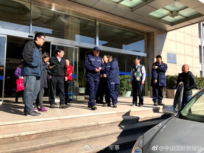 动漫美女扒开小内内