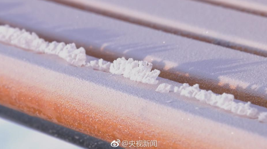 美女张开双腿让男人捅