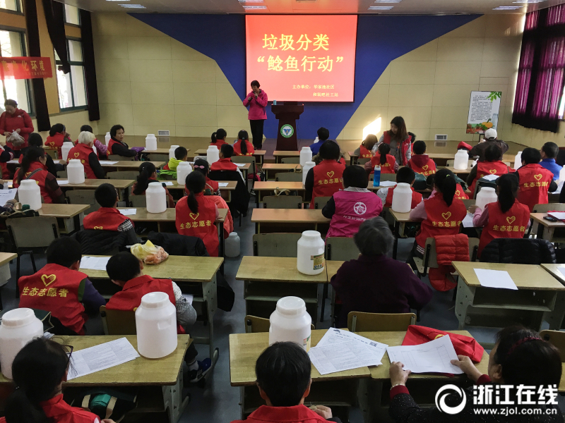 把女仆 吊起来揉搓双乳动漫