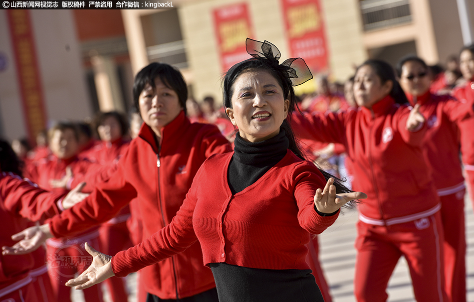 国产熟女乱子伦露脸简介