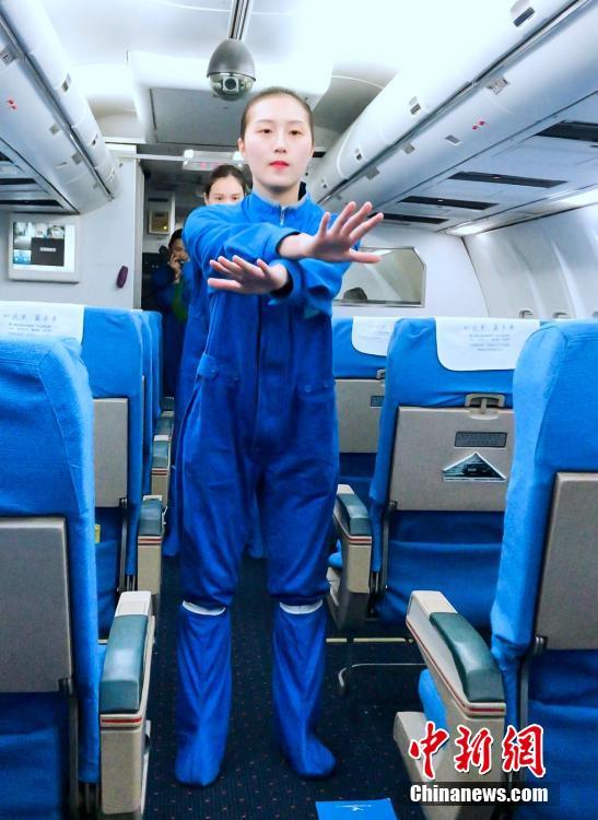 女人卫生间如厕偷窺視頻