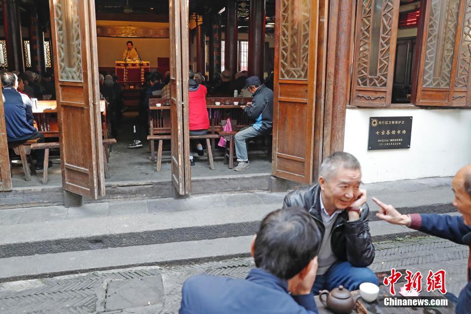 女仆 打屁股 和 鞭打