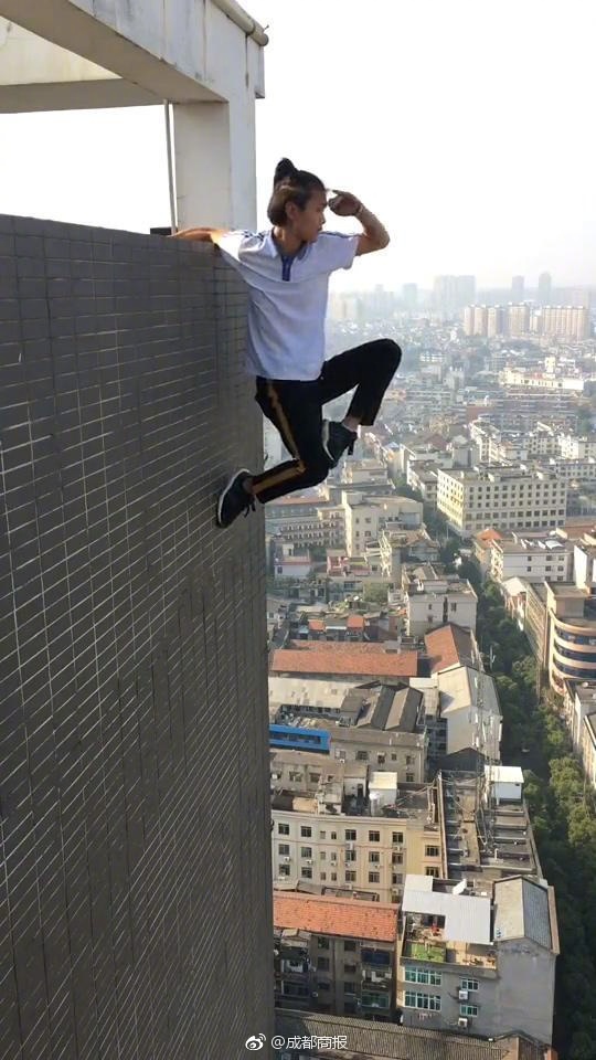 美女张开腿让男人捅
