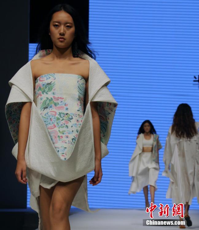女护士操逼黄片