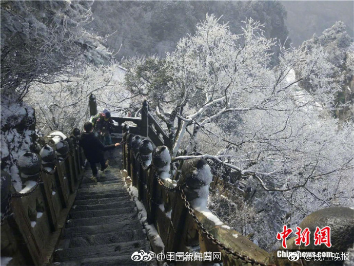揉我胸 啊 嗯