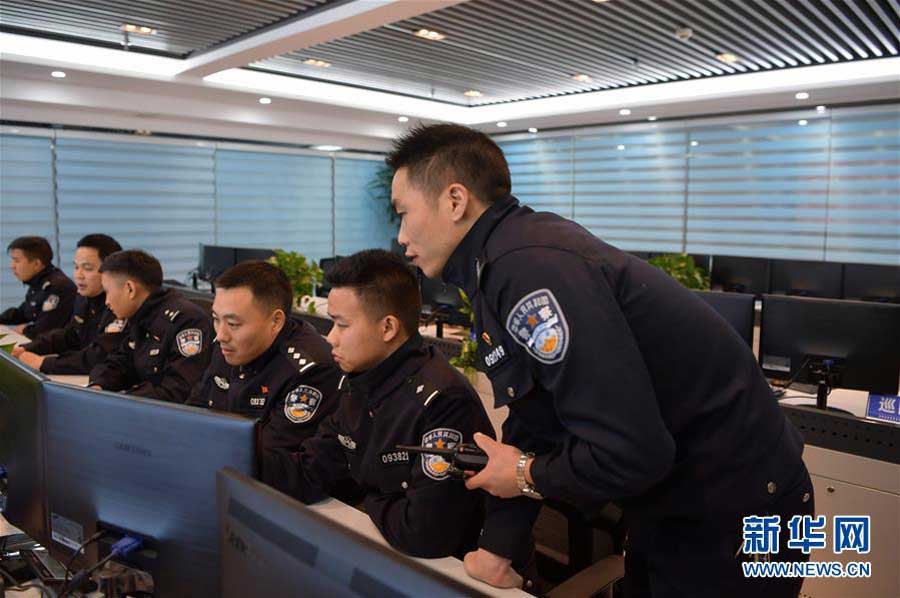我和闺蜜在kTv被八人伦