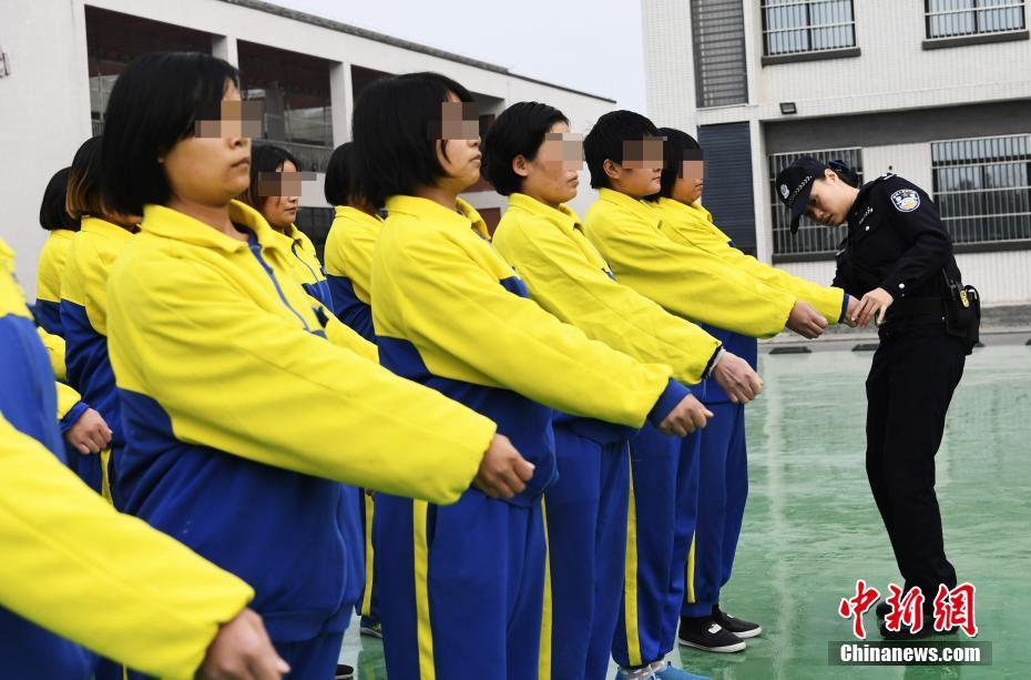 公车上忘穿内裤被挺进