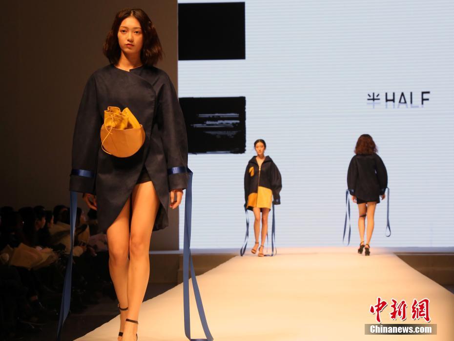 打手槍射精