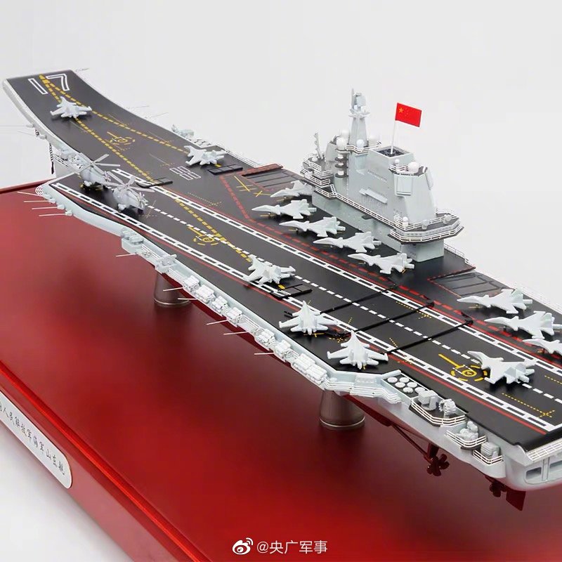 光屁股