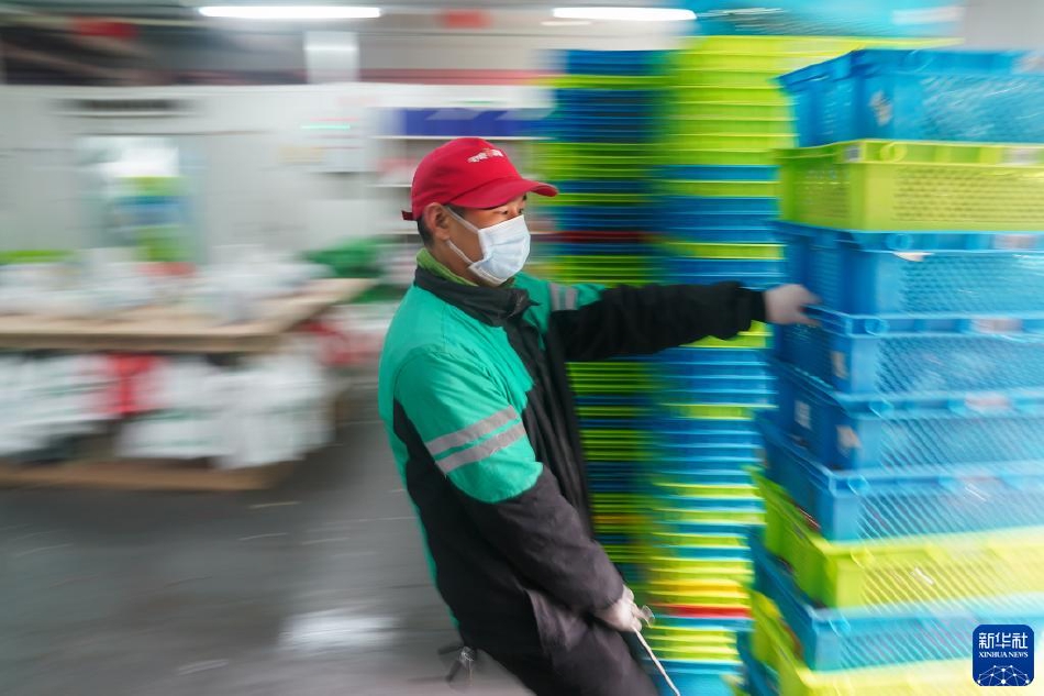 沟厕白嫩大屁股国产盗摄