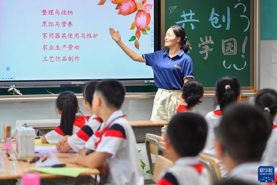 操逼摸奶子