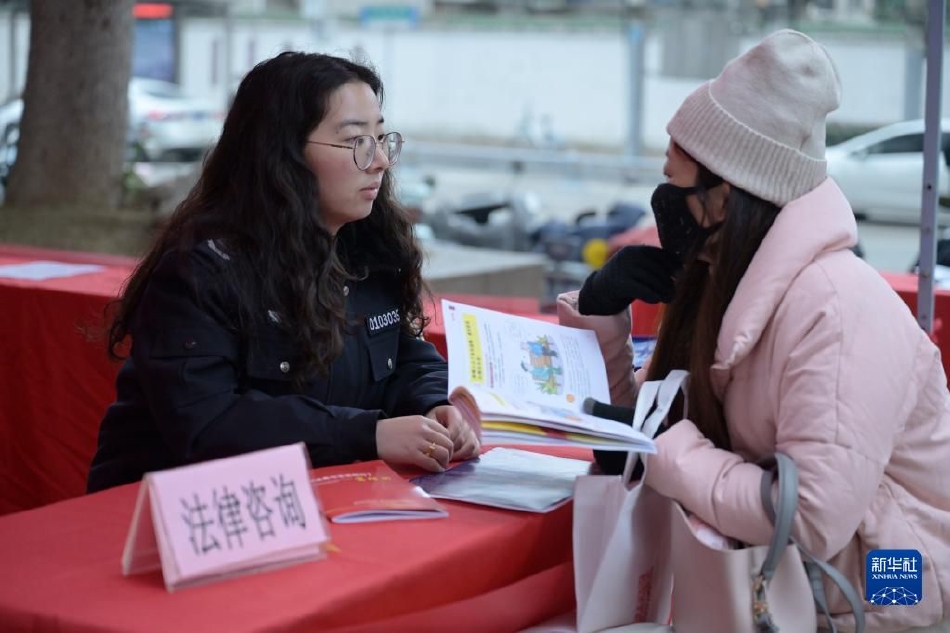 這就是足球！重慶銅梁龍球迷拉橫幅感謝雲南人民去年幫助撲救山火