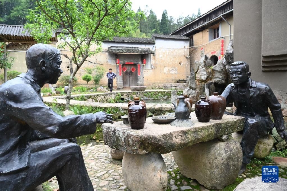 女人撤尿黄色正面照三级免费片