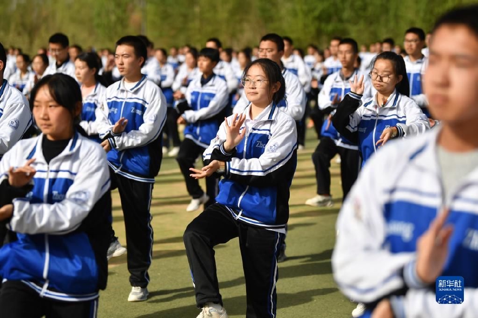 修理工与人妻出轨Hd电影三级