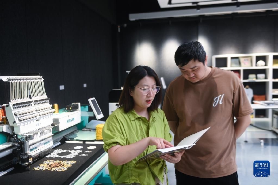 女仆扒开腿秘 让人桶爽微博
