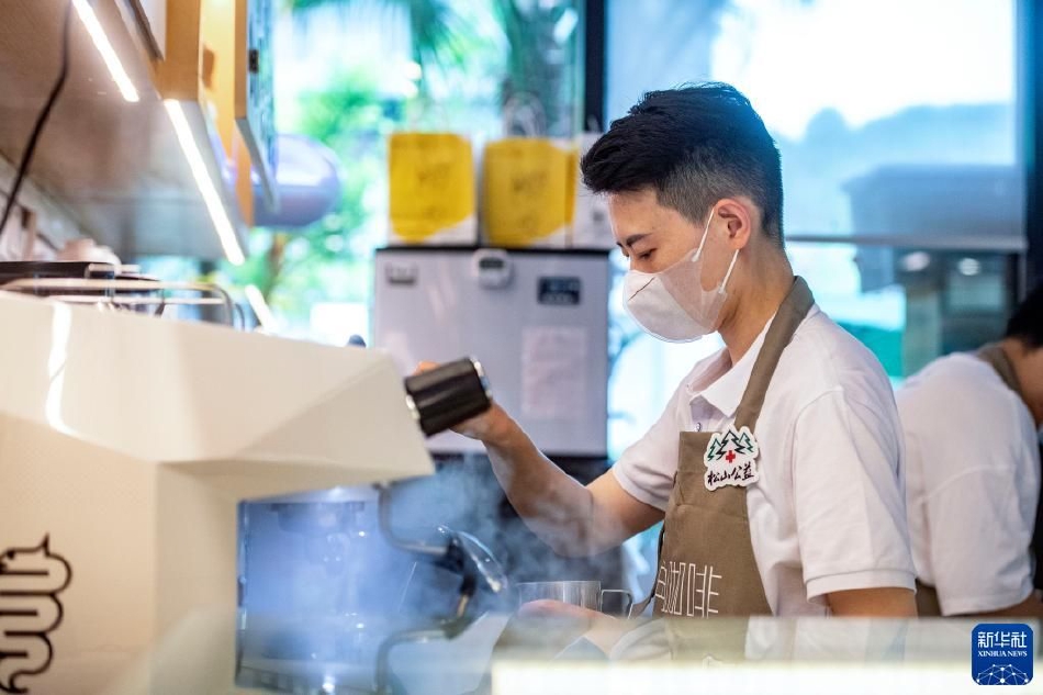 老师露出 强行让男生揉网站